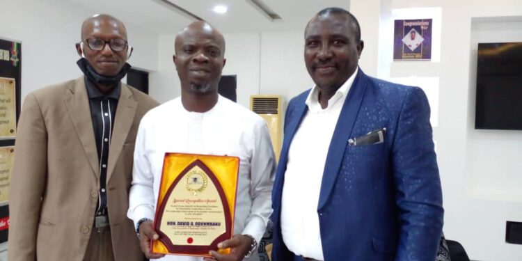 Ojodu LCDA Boss, Odunmbaku Bags Life Achiever Of The Year Award