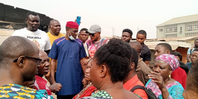 PiPO Donates Cash To Victims Of Eight Rooms Apartment Razed By Midnight Inferno In Akowonjo