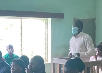 Comrade In The Mud: Ex-OAU Students’ Union President Arraigned For Stealing, Remanded In Prison