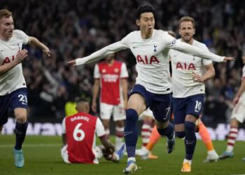 Tottenham Crush 10-Man Arsenal To Keep Top-four Bid Alive