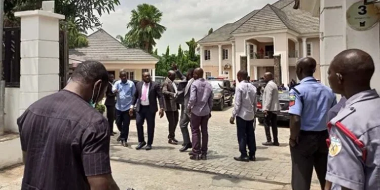 EFCC Officers Storm Okorocha’s Abuja Residence