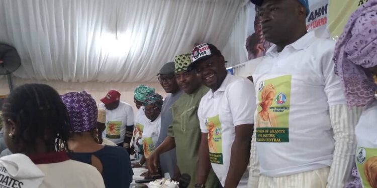 Remi Tinubu Empowers 250 Residents With Youths/Women Skills Acquisition Programme, Doles Out Start Up Capital