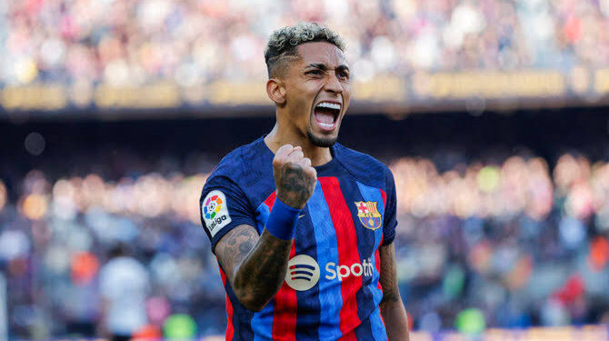 Raphinha Header Helps 10-man Barca Beat Valencia