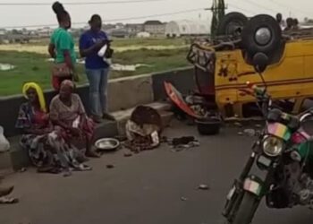 LASTMA Rescues 7 Commercial Bus Passengers After Collision With LBSL Bus In Lagos