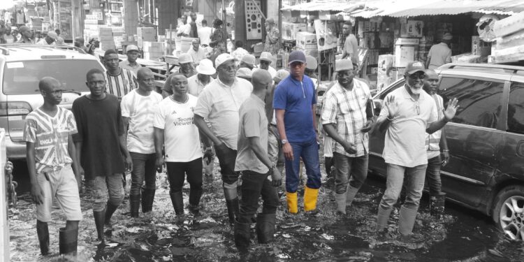 Lagos Environment Commissioner, SA Inspect Drainage Projects, Says Heavily Clogged Drains Will Receive Special Attention