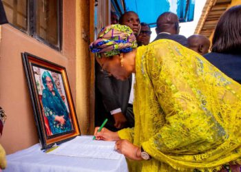 Oluremi Tinubu Pays Condolence Visit To Prince Tajudeen Olusi
