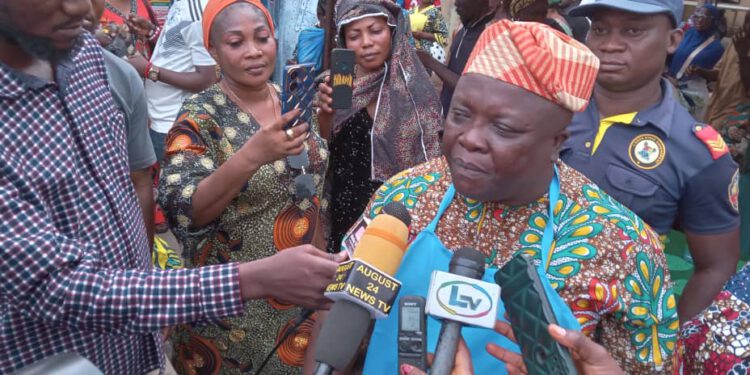 Massive Turn Out As Lagos Island East LCDA Sells Food Items At Subsidized Rates To Residents