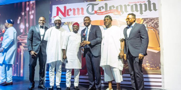 Ikoyi-Obalende LCDA Boss, Hon. Fuad Atanda Lawal Bags Outstanding LG Chairman Of The Year At The New Telegraph Newspaper Awards Night