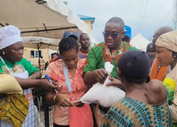Over 5,000 Benefit as Residents Flock to Odiolowo/Ojuwoye LCDA for Essential Food Items in Council-Led Subsidy Initiative