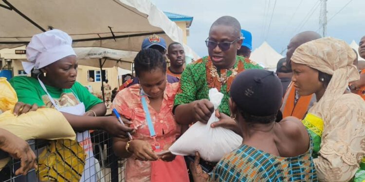 Over 5,000 Benefit as Residents Flock to Odiolowo/Ojuwoye LCDA for Essential Food Items in Council-Led Subsidy Initiative