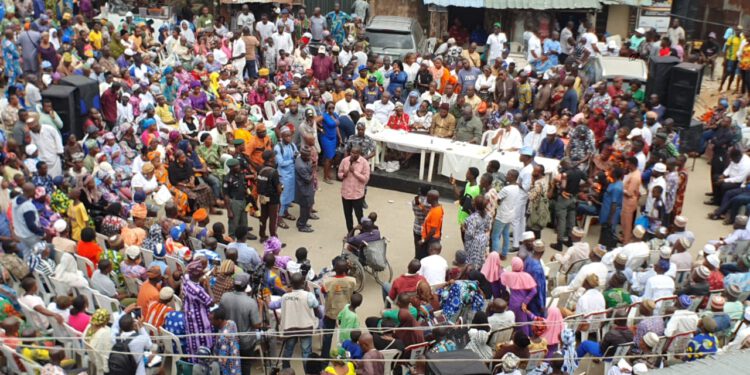 Stakeholders in Odiolowo/Ojuwoye United Against Protest; Praise Council Boss Rasaq Ajala