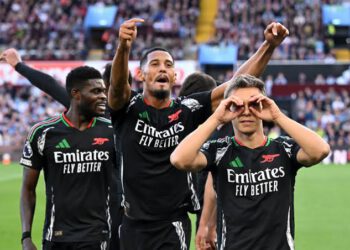 Arsenal pass Aston Villa test, Tottenham sink Everton 4-0