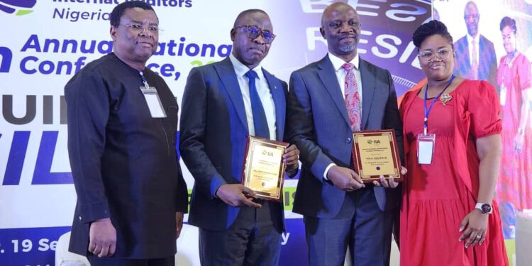 Kehinde Joseph Receives Award of Honor at IIA 10th Annual National Conference
