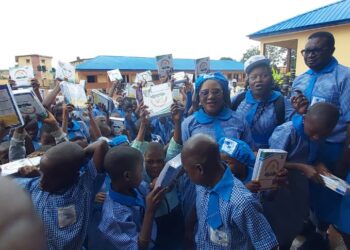 Adunni Breaks Protocol in School Uniform, Turns Resumption Day into a Colourful Festival of Smiles for Pupils, Teachers