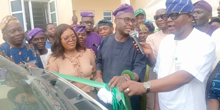 Akinsanya Boosts Healthcare Delivery, Commissions Ambulance at Akesan Health Centre
