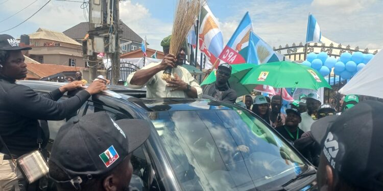 Huge Crowd as MAO Unveils BAT Campaign Centre, Distributes Palliatives in Agege