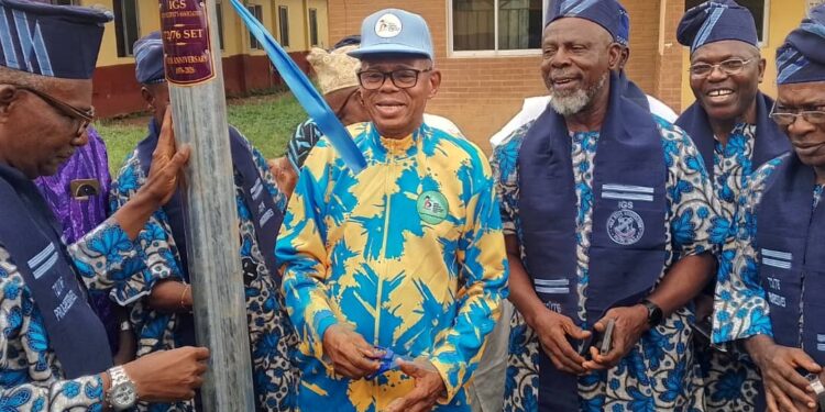 Isonyin Grammar School 72/76 Set Illuminates Alma Mater with Solar Streetlights